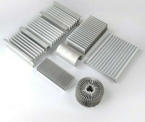 La poudre a enduit le rond flexible Heater Radiator Aluminum Profiles