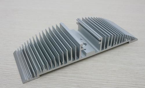 Profils en aluminium de radiateur de l'alliage d'aluminium LED pour la lampe de tunnel de réverbère